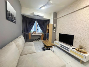 Cheap! 1-6pax Sunway Subang Mall & LRT Convenience
